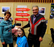 Mlada moč v sredini